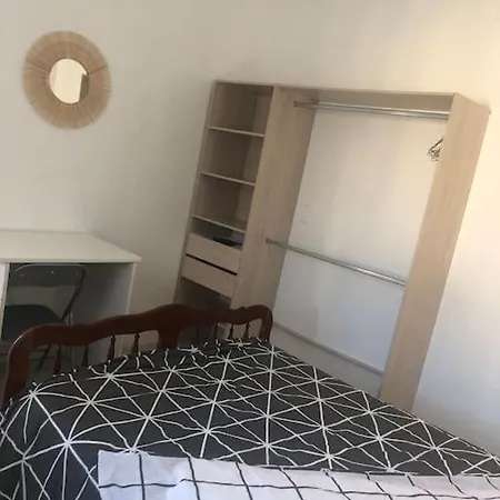Les Micocouliers - Spacieuse Maison,4chambres ,avec Jardin- Parking -wifi Holiday home